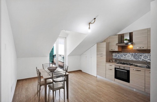 Piazza-Tralia-Pendolo Apartment | Apartment 'Alba' with Mountain View, Wi-Fi and Air Conditioning