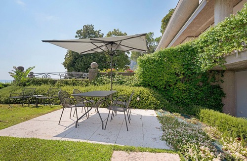 Corno Apartment | Apartment 'Appartamento Alessandra' with Lake View, Wi-Fi and Air Conditioning
