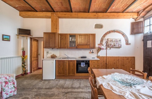 Castiglion Fibocchi House | Apartment "Bilocale Vermiglio" with Shared Pool & Wi-Fi