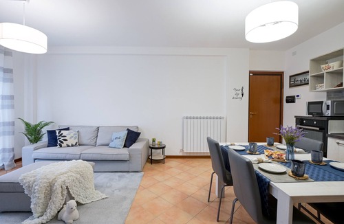 Tuoro sul Trasimeno Apartment | Apartment 'Blu Trasimeno' with Private Garden, Wi-Fi and Air Conditioning
