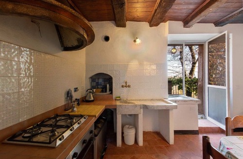 Saint-remy-de-provence Apartment | Apartment 'Casa Dolcetto' with Private Terrace, Shared Garden and Wi-Fi