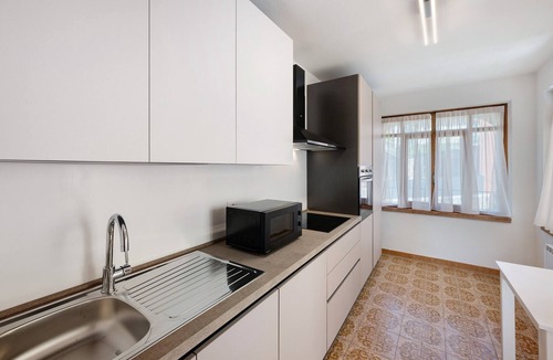 Albisano Apartment | Apartment 'Ca' Due Cuori' with Lake View, Wi-Fi and Air Conditioning
