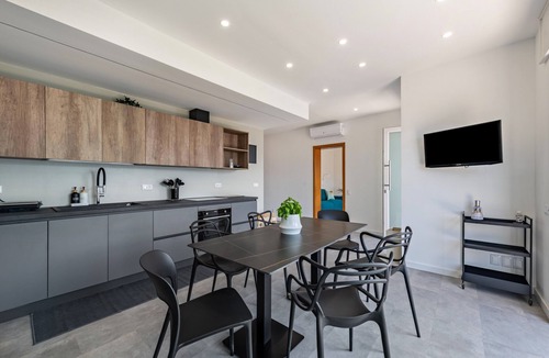 Brenzone sul Garda Apartment | Apartment 'Cà Granda Brenzone' with Lake View, Wi-Fi and Air Conditioning