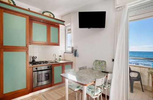Alassio Apartment | Apartment 'Cadorna Fronte Mare' with Sea View, Wi-Fi and Air Conditioning