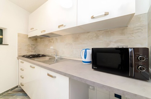 Meta Apartment | Apartment 'Capri Luxury Room' with Wi-Fi and Air Conditioning