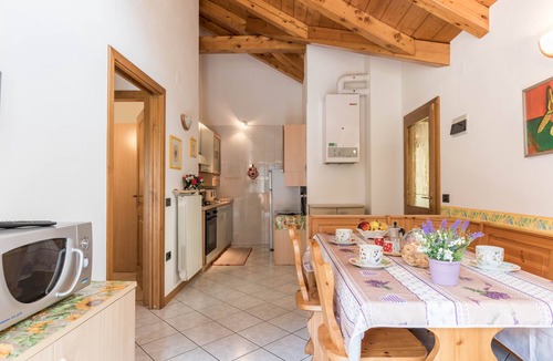 Cogolo Apartment | Apartment "Casa Bamby - Cevedale" with Balcony, Garden & Mountain View