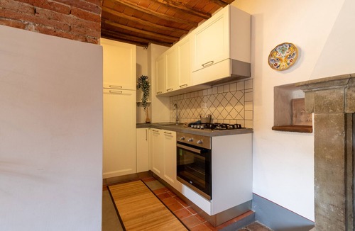 Badia Agnano Apartment | Apartment 'Casa Biffoli'
