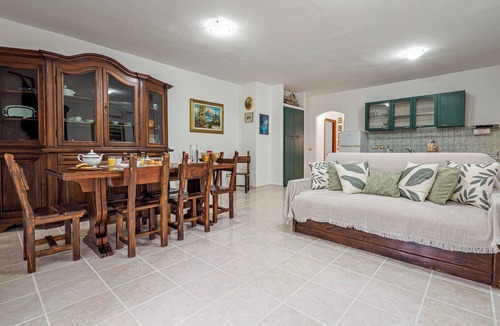 Padru Apartment | Apartment 'Casa Elisa' with Mountain View, Wi-Fi and Air Conditioning
