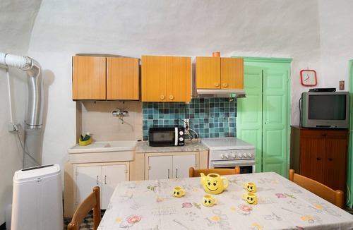 Vallebona Apartment | Apartment 'Casa Gianni' with Wi-Fi and Air Conditioning