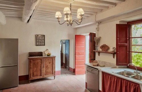 Villabuona Apartment | Apartment 'Casa Sulle Colline for 6 Guests' with Shared Garden, Wi-Fi & Air Conditioning