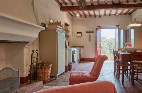 Vicopelago Apartment | Apartment 'Casale Toscano with Garden View' with Shared Garden, Wi-Fi and Air Conditioning