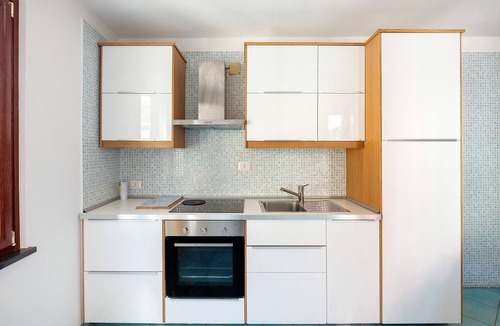 Cetara Apartment | Apartment 'Ce Tour - Casa Cetara Centro' with Balcony, Wi-Fi and Air Conditioning