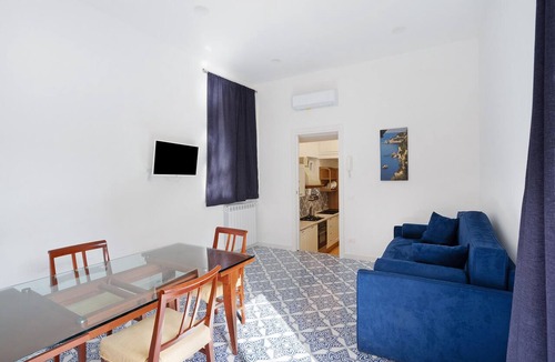Vico Equense Apartment | Apartment 'Central House' with Private Terrace, Wi-Fi and Air Conditioning