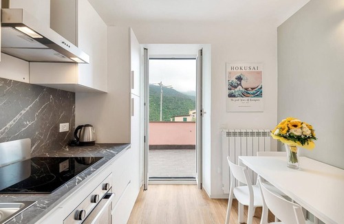 Volastra Apartment | Apartment 'Dal Pernè' with Mountain View, Wi-Fi and Air Conditioning
