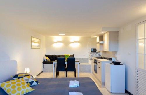San Massimo Apartment | Apartment Einzimmerwohnung mit Terrasse und Blick auf den Berg by Interhome