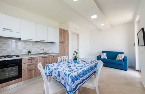 Casal Velino Apartment | Apartment 'Giallo' with Sea View, Wi-Fi and Air Conditioning