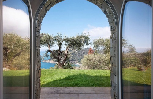 Bonassola Apartment | Apartment "Il Paradiso Sul Mare" with Shared Garden and Wi-Fi