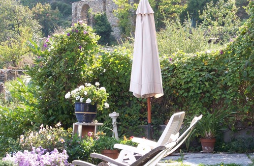 Villa Talla Apartment | Apartment in a summer retreat with a stunning view and a garden