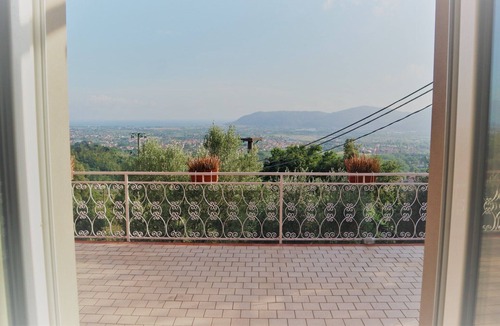 Fosdinovo Apartment | Apartment in family cottage with Seaview & garden