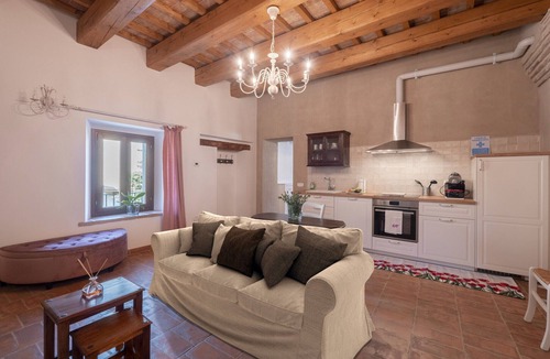 Mombaroccio Apartment | Apartment in Noble Villa near Ecological Park