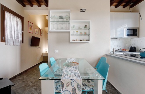 Fosdinovo Apartment | Apartment 'Incantevole - Fosdinovo' with Mountain View, Wi-Fi and Air Conditioning