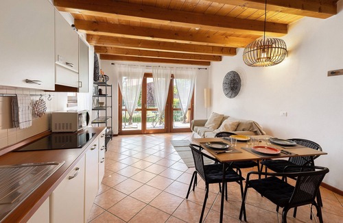 Peschiera del Garda Apartment | Apartment 'Golf & Lake Relax' with Mountain View, Wi-Fi and Air Conditioning