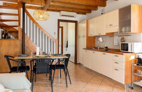Peschiera del Garda Apartment | Apartment 'Golf & Lake Relax' with Mountain View, Wi-Fi and Air Conditioning