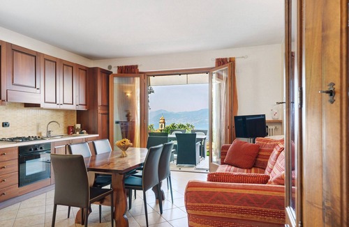 Albisano Apartment | Apartment 'Jessica' with Lake View, Wi-Fi and Air Conditioning