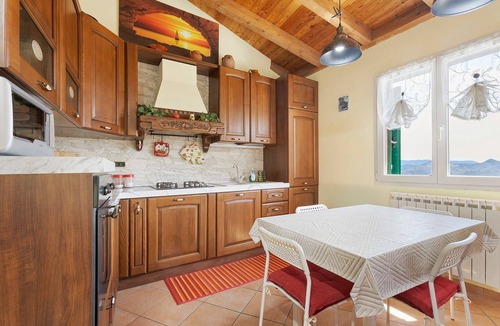 Casarza Ligure Apartment | Apartment 'La Casetta Di Dany - Casarza Ligure' with Mountain View, Wi-Fi and Air Conditioning