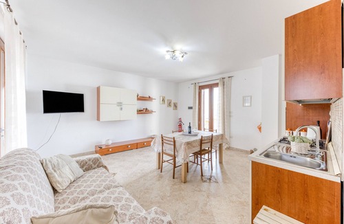 Castro Marina Apartment | Apartment 'La Casa Di Katia' with Private Terrace, Wi-Fi and Air Conditioning
