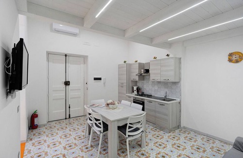 Piazza-Tralia-Pendolo Apartment | Apartment 'La Casa Di Zio Michelino' with Mountain View, Wi-Fi and Air Conditioning