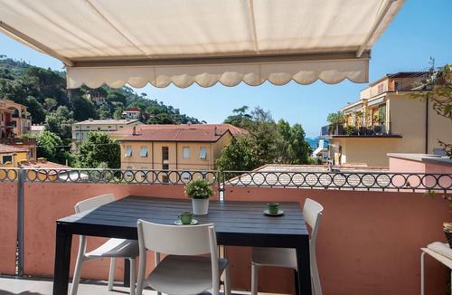 Bonassola Apartment | Apartment 'La Terrazza Di Via Daneri 2' with Sea View, Terrace and Air Conditioning