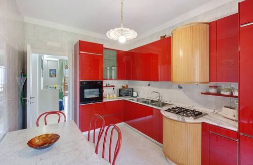 Torre del Greco Apartment | Apartment 'Le Stelle Di Zia Pina' with Sea View, Wi-Fi and Air Conditioning