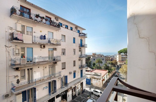 Ercolano Apartment | Apartment 'Monolocale A Due Passi Dagli Scavi' with Mountain View, Wi-Fi and Air Conditioning