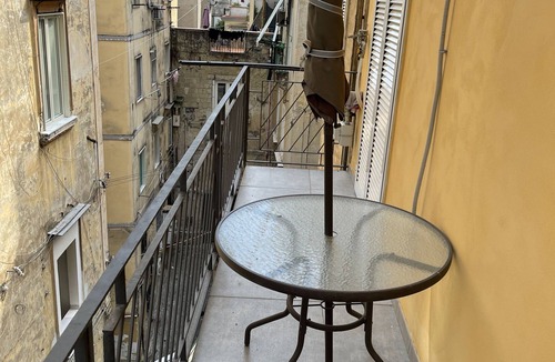 Historical Center Apartment | Apartment naples center House D10S Spanish quarters