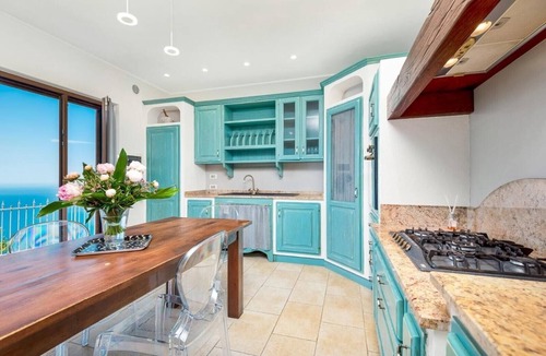 Riomaggiore Apartment | Apartment 'Orizzonte Damare' with Sea View, Wi-Fi and Air Conditioning