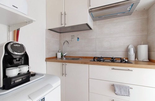Municipio 2 Apartment | Apartment 'Platinum - Il Centro Luxury Suites' with Balcony, Wi-Fi & Air Conditioning