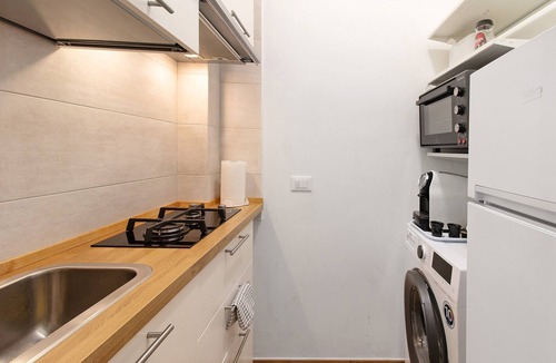 Municipio 2 Apartment | Apartment 'Platinum - Il Centro Luxury Suites' with Balcony, Wi-Fi & Air Conditioning