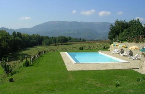 Coltavolino Apartment | Apartment Rustikale Eleganz mit Blick auf die umbrische Landschaft by Interhome