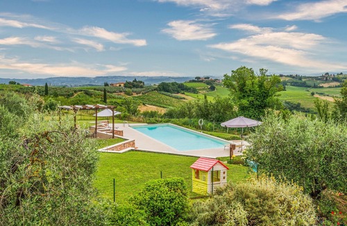 San Gimignano Apartment | Apartment 'Tenuta Fornacelle La Rosa' with Shared Pool, Wi-Fi and Air Conditioning