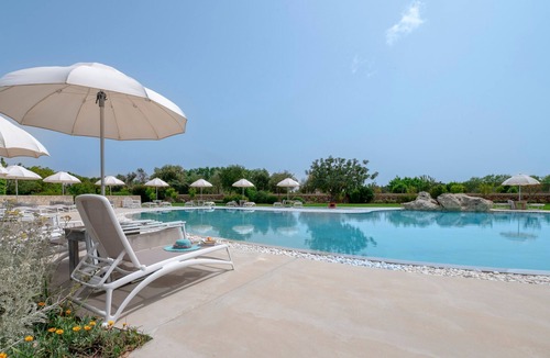 Otranto Apartment | Apartment 'Tenuta Vigna Corallo - Mimosa' with Shared Pool, Wi-Fi and Air Conditioning