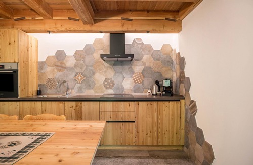 Rabbi Apartment | Apartment 'Whisper of the Stream' with Mountain View, Shared Garden and Wi-Fi