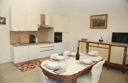 Vinchio Apartment | Apartment with outdoor pool and whirlpool, sauna, Wi-fi,a/c and free parking
