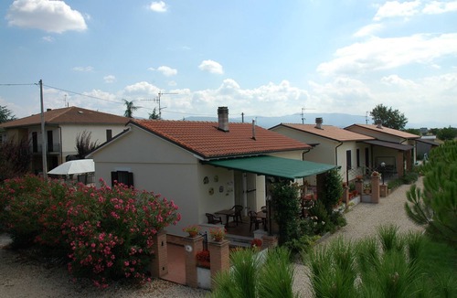 Spello Apartment | Apartment with swimming pool surrounded by park at 1km from of Spello