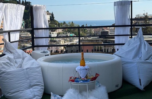 Rapallo Apartment | Appartamento Rapallo Sky Garden Maria Jose Liguria - Attico vista mare - Terraces - 2 bagni- 2 Camera da Letto - Box, Wi-fi, Idromassaggio Free inteiro Attico per Voi, con Ascensore