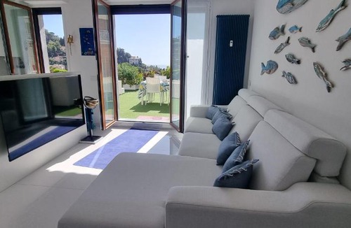 Rapallo Apartment | Appartamento Rapallo Sky Garden Maria Jose Liguria - Attico vista mare - Terraces - 2 bagni- 2 Camera da Letto - Box, Wi-fi, Idromassaggio Free inteiro Attico per Voi, con Ascensore