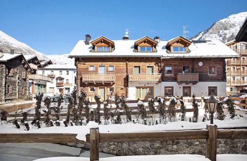 Valtellina Apartment | Appartamento Wood – Rasia Residence Relax: Attico in legno con vista a Livigno
