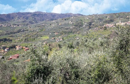 Macchino House | Appealing holiday home in Marliana (PT) with roofed terrace