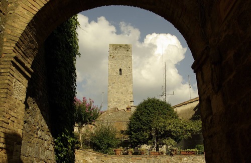 Aramo House | AramoVerde Tuscan house in the heart of green hills in a medieval village