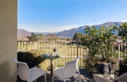 Visgnola Apartment | Aria Bellagio - Boutique Lake View Apt - Free Parking & Late Check-out 12pm